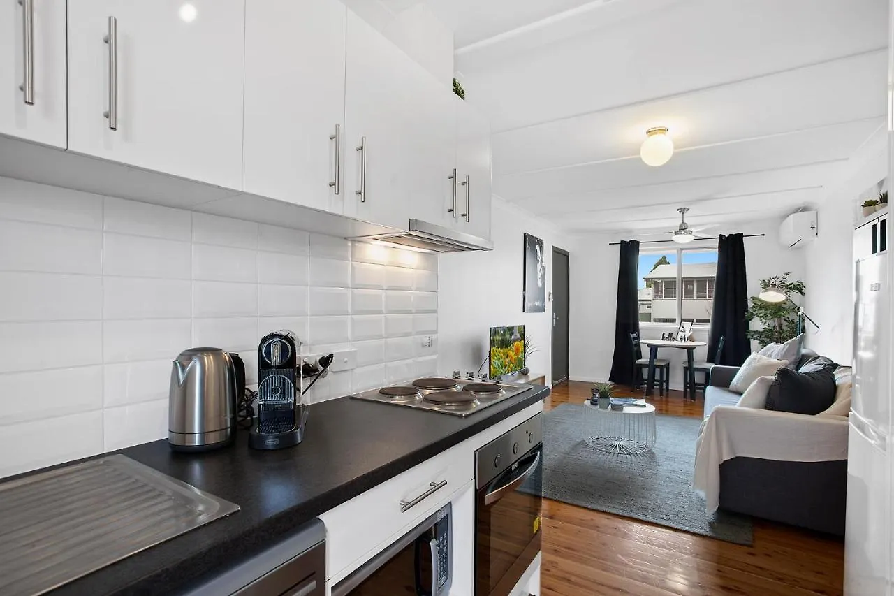 The Neo Stylish Central Apartment With Aircon Courtyard And Netflix Toowoomba