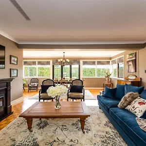 Hedge House - Luxury, Space, Style, Great Location Holiday home