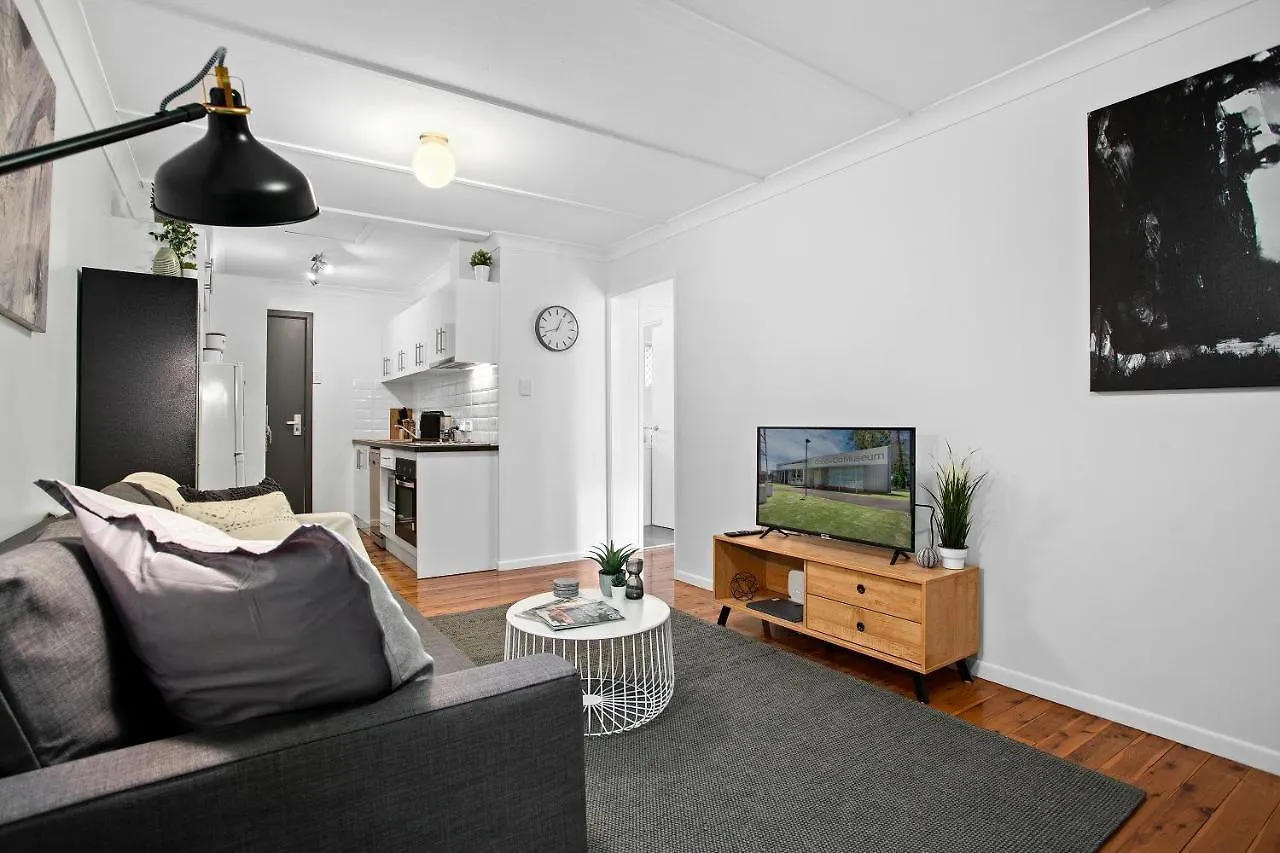 The Neo Stylish Central Apartment With Aircon Courtyard And Netflix Toowoomba
